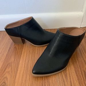 Universal thread pointy toe mules